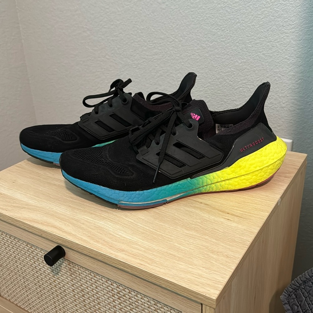 Adidas Ultraboost 22 Black Multi-gradient | Men’s size 10